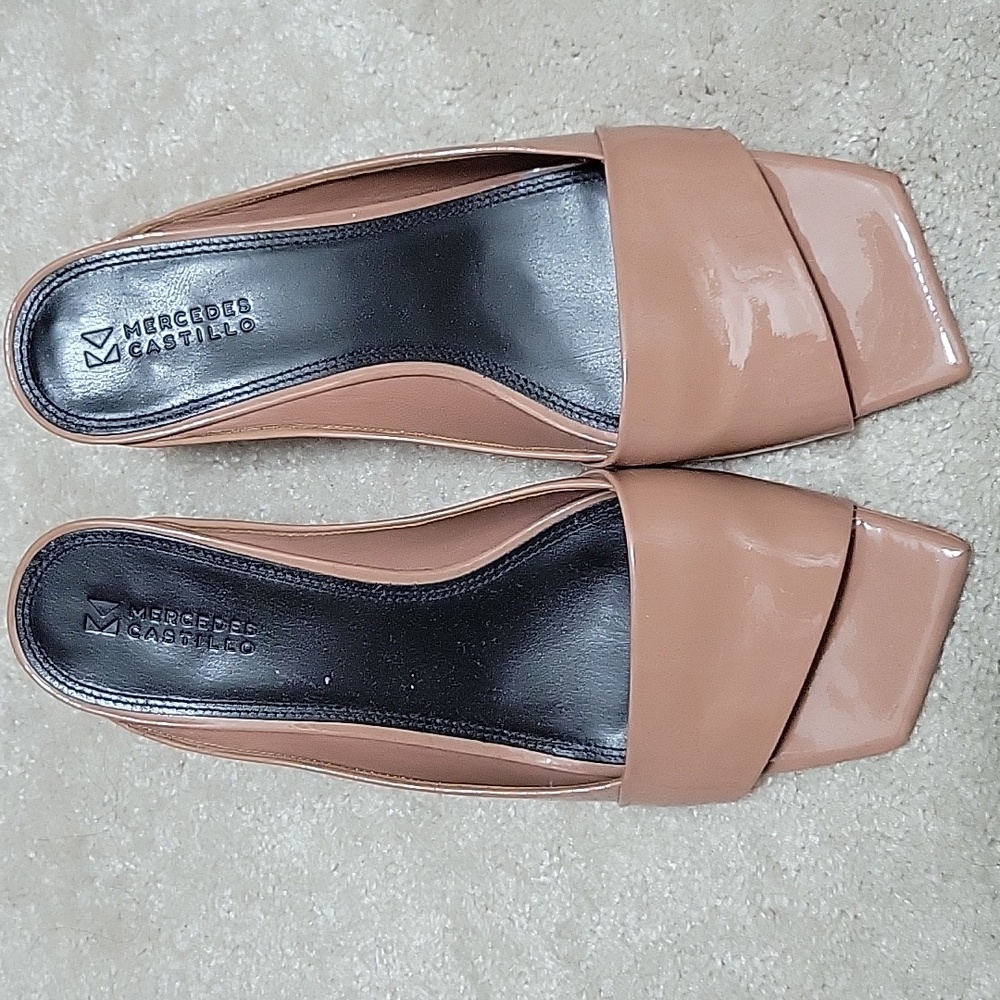 Mercedes Castillo sandal size 8 Taupey Pink in color